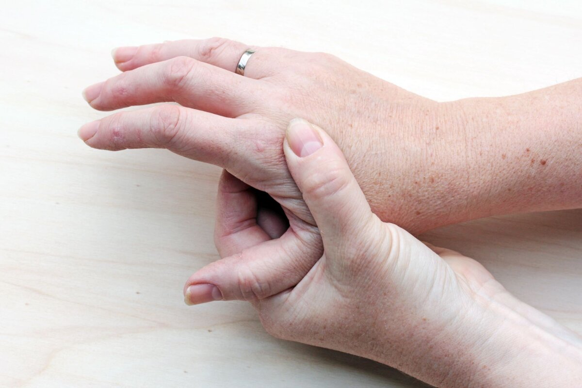 mazi valu sormeotste liigeste valu mis on emakakaela osteokondroos salvi